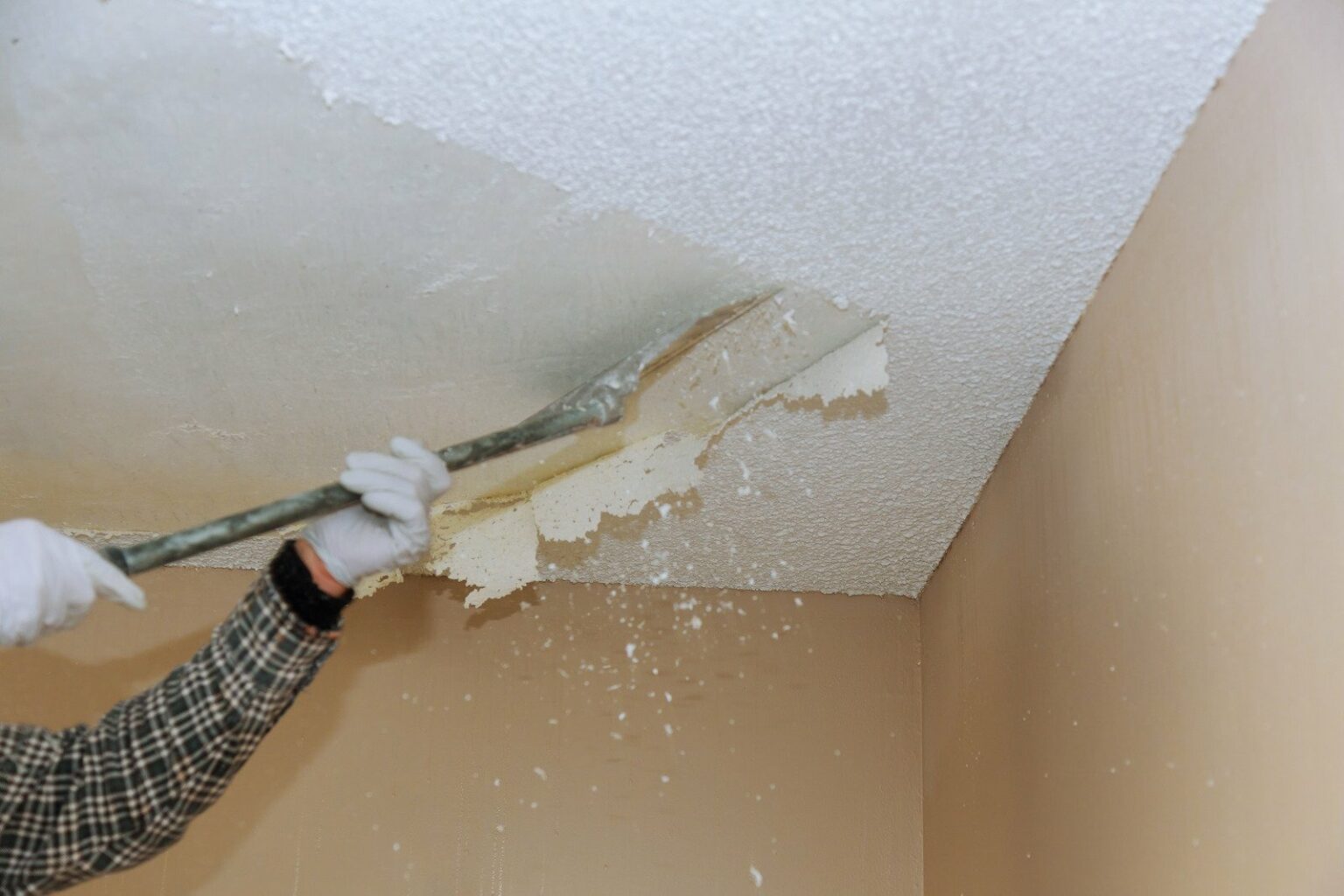 How to Fix Damaged Drywall After Popcorn Ceiling Removal